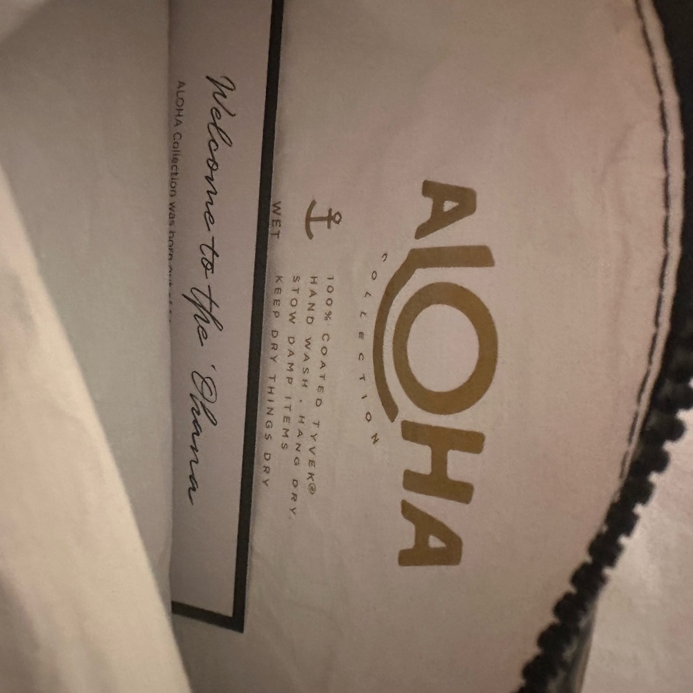 NWT Aloha Black and Gold Leaf splash proof travel / beach/ cosmetic bag - Picture 5 of 7